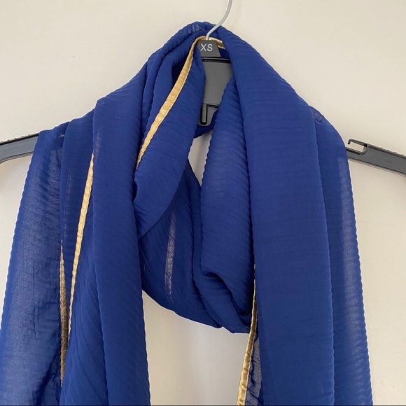 ‼️Charming Charlie blue scarf with gold edges - Picture 2 of 10